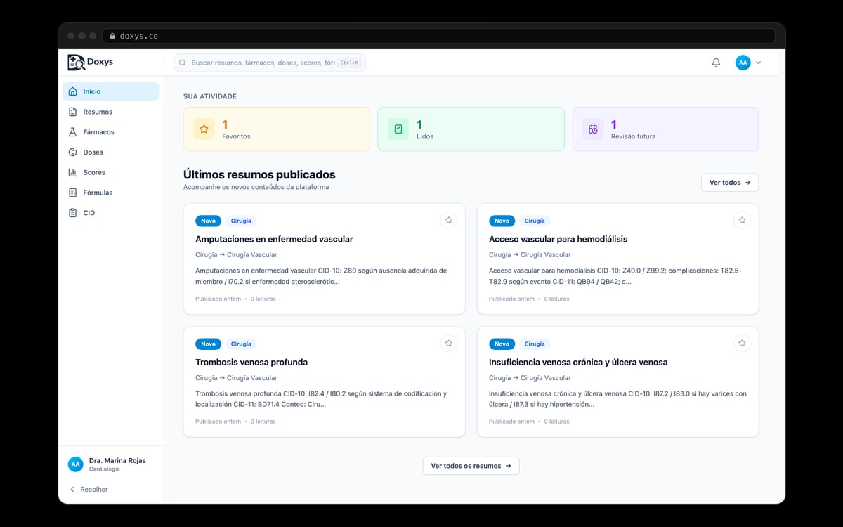 Acervo do Doxys com os últimos resumos clínicos publicados, cada um com especialidade e código CID, e o menu de fármacos, doses, scores, fórmulas e CID